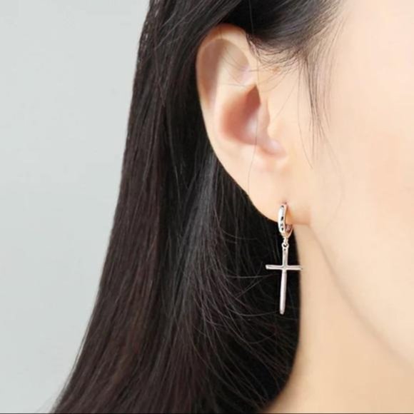 NEW 925 STERLING SILVER CROSS HOOP EARRINGS, NICE EARRINGS, CUTE EARRINGS - Picture 2 of 6